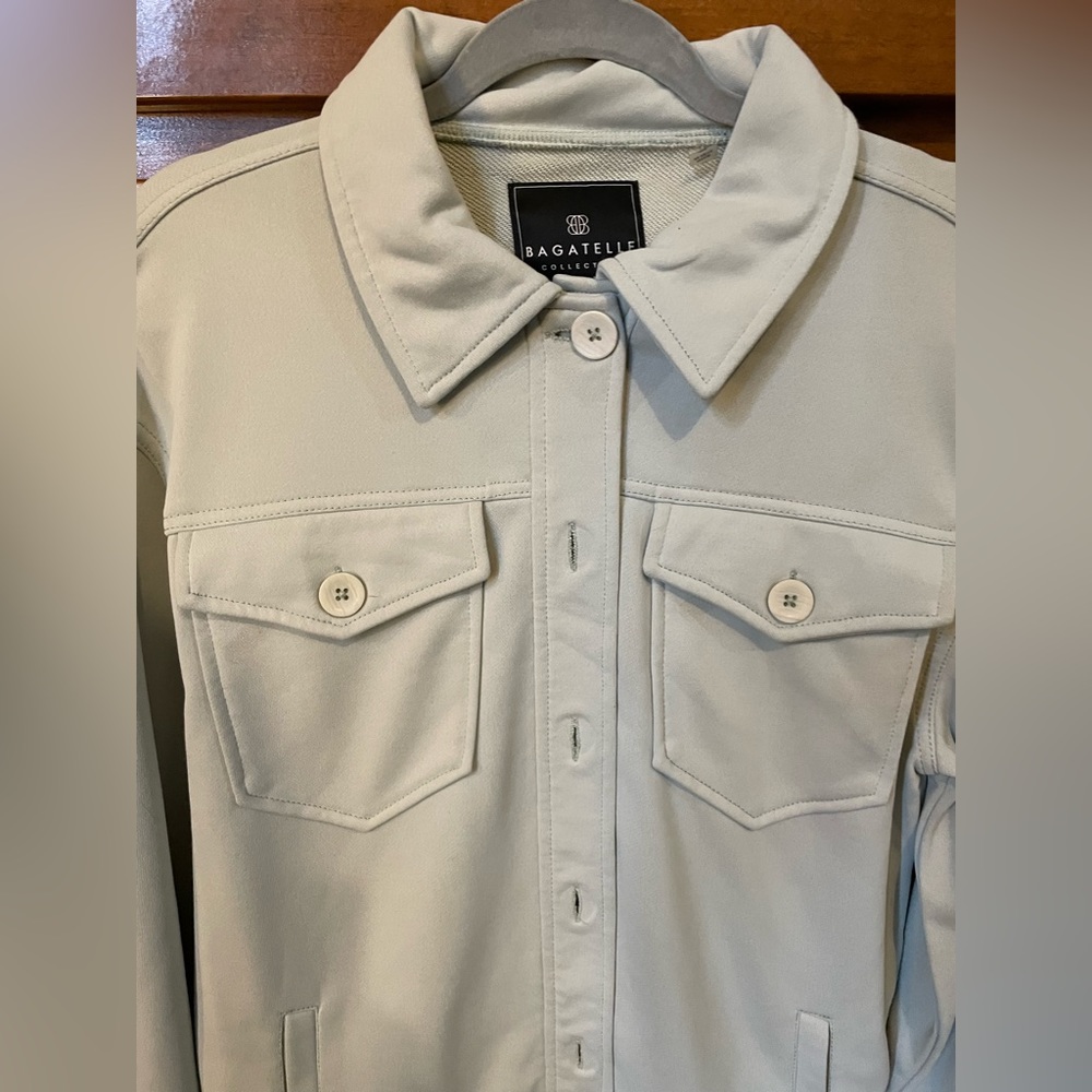 Button up - Picture 2 of 3